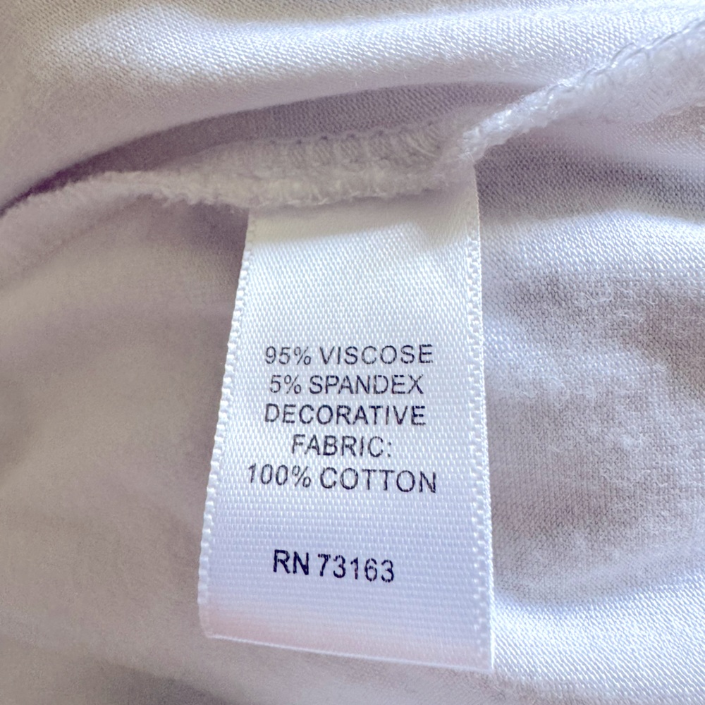 White Sleeveless Top, M🦋 - Picture 6 of 6